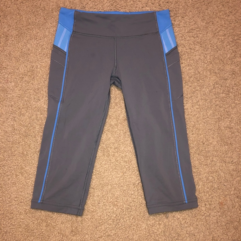 GIRLS LULULEMON CAPRI LEGGINGS BRAND NEW